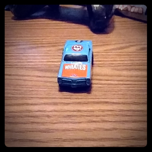 Hot wheels car - Picture 1 of 2